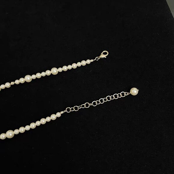 Authentic CHANEL Stylish Star & Pearl Necklace - Picture 5 of 6